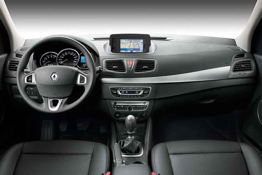  Renault Fluence 2010 года  (фото 135 из 146)